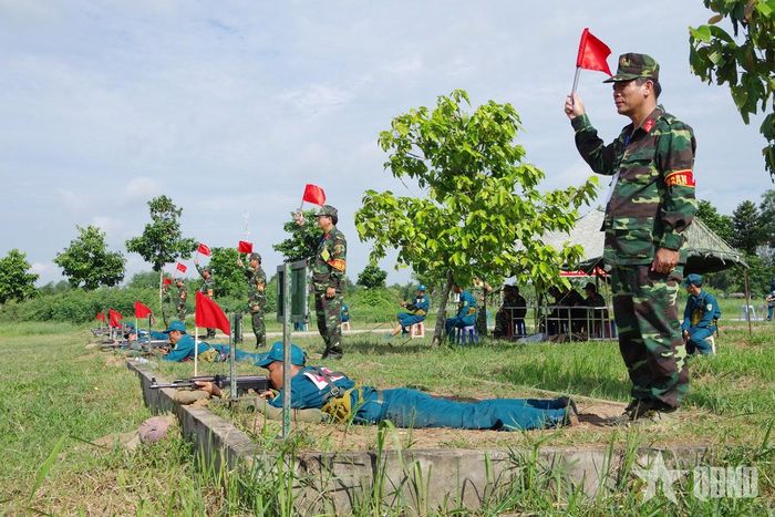 Lực lượng Dân quân tự vệ tỉnh Vĩnh Long tham gia hội thao.