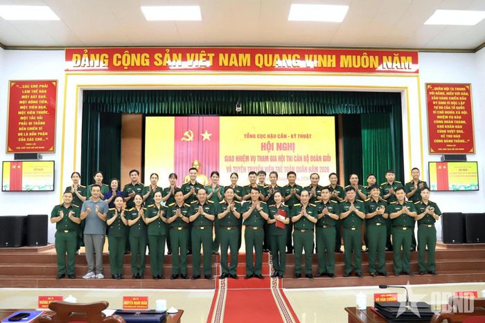  Các đại biểu dự hội nghị và các thành viên đội tuyển tham gia hội thi.