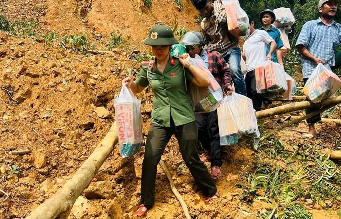 Cán bộ chiến sĩ Công an TP Đà Nẵng vì nhân dân phục vụ.