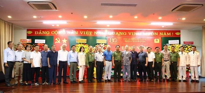 Các thế hệ lãnh đạo, cán bộ chiến sĩ Công an TP Đà Nẵng góp phần và tự hào viết tiếp những trang sử mới, xứng danh đơn vị Anh hùng.