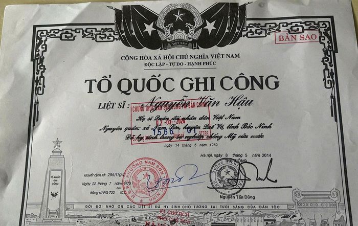 Bằng Tổ quốc ghi công của liệt sĩ Nguyễn Văn Hậu. Ảnh Quang Cường
