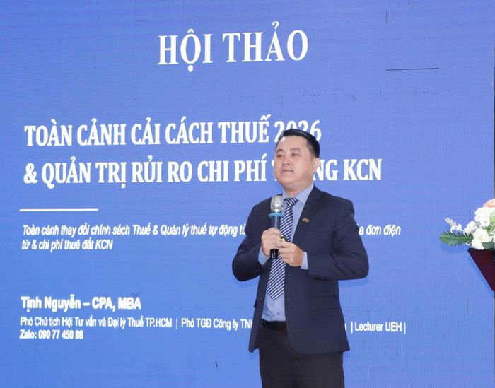  Ths Nguyễn Ngọc Tịnh – Phó Chủ tịch Hội tư vấn và Đại lý Thuế TP. HCM – Phó GĐ Công ty kiểm toán DFK Việt Nam trình bày toàn cảnh cải cách thuế và quản trị rủi ro cho DN. Ảnh: QUANG VŨ 