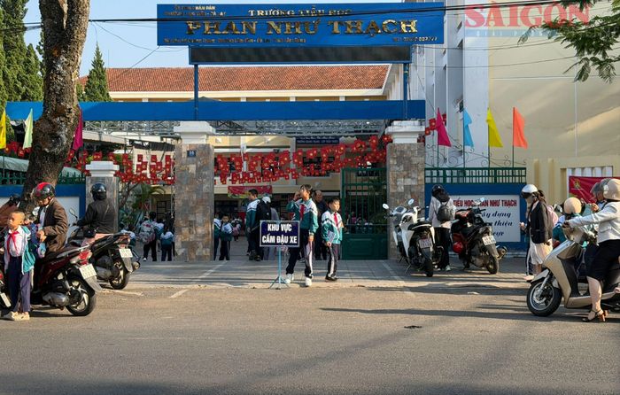 Trường Tiểu học Phan Như Thạch (phường Lâm Viên – Đà Lạt) và Trường Tiểu học Lý Thường Kiệt dự kiến sáp nhập với hơn 2.100 học sinh. Ảnh: ĐOÀN KIÊN