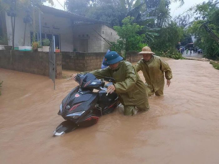  Nước ngập sâu tại thôn Bản Ranh (xã Ba Sơn, tỉnh Lạng Sơn) sáng 22-8. Ảnh: T.N.L.S 
