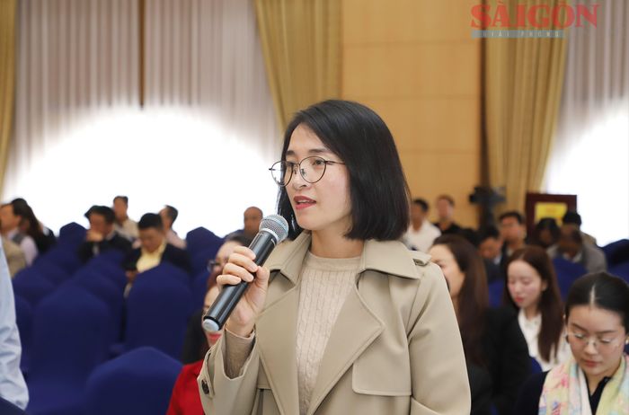  Đại diện nhà đầu tư trao đổi tại hội nghị. Ảnh: ĐOÀN KIÊN 