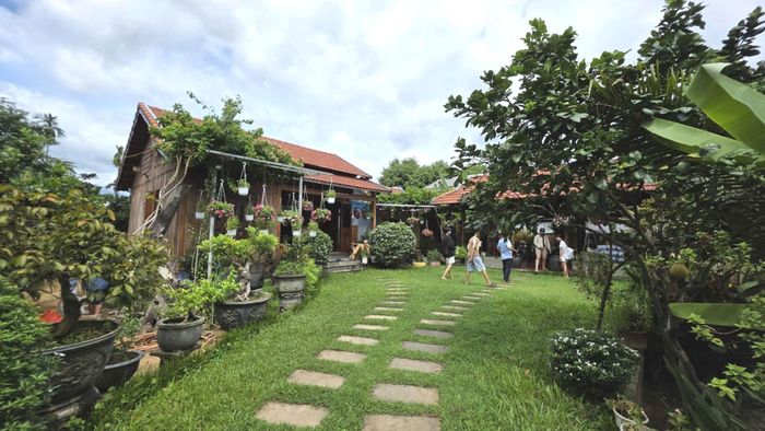 Một số ngôi nhà vườn được người dân chăm sóc kỹ, đẹp mắt
