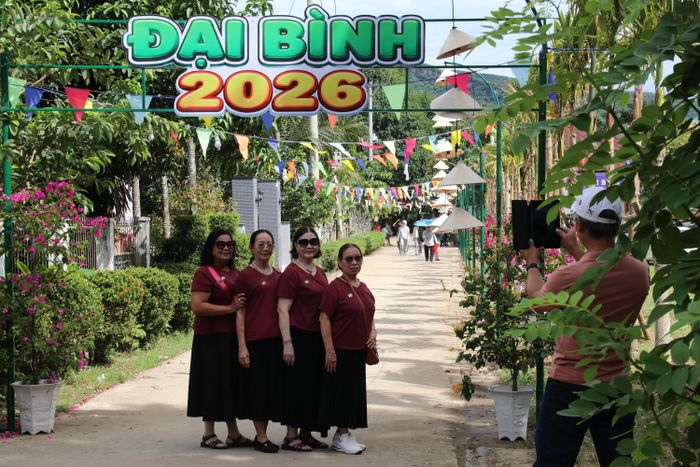 Lễ hội thu hút nhiều du khách đến tham quan