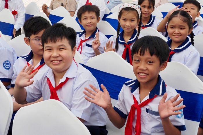  Học sinh nhà trường trong ngày khánh thành. HOÀNG HÙNG 
