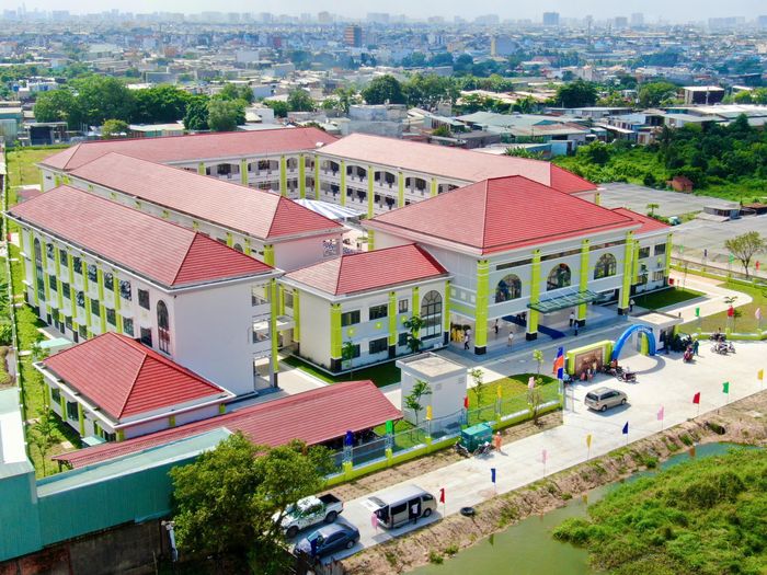  Toàn cảnh Trường Tiểu học Lại Hùng Cường, xã Tân Vĩnh Lộc nhìn từ trên cao. HOÀNG HÙNG 