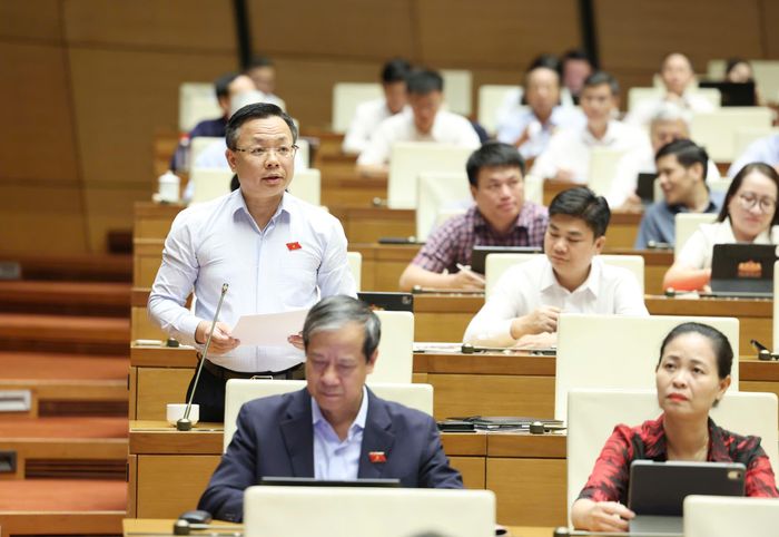  ĐB Trần Thanh Hà (Hà Nội) thảo luận tại hội trường. Ảnh: QUANG PHÚC 