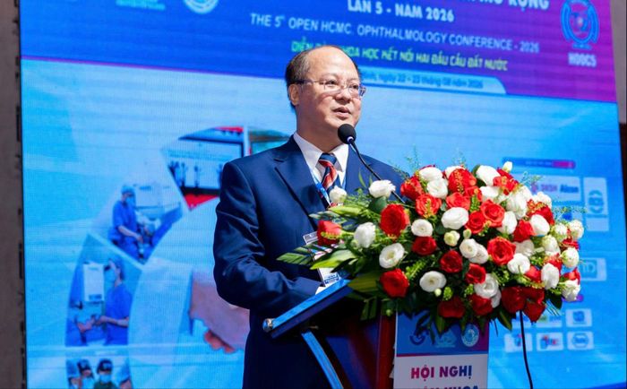 BS-CK2 Lê Anh Tuấn, Giám đốc Bệnh viện Mắt TPHCM phát biểu tại hội nghị.