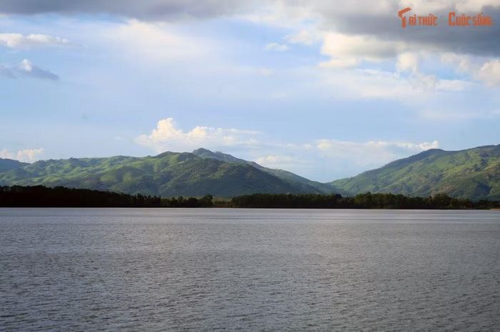 Biển Hồ ở Pleiku. Ảnh: Quốc Lê. 