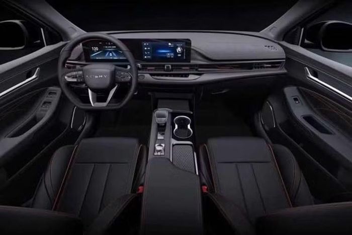 Phía trước của mẫu xe sedan Chery Arrizo 7 2027 mới này sẽ là lưới tản nhiệt Singleframe được thiết kế mềm mại hơn của Audi, nằm giữa các hốc hút gió kiểu RS và đèn pha LED sắc nét. Những đèn pha này gợi nhớ đến Audi A6 mới.