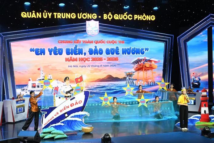 Các đội tại phần thi hùng biện.