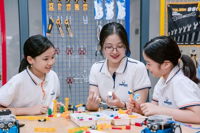 Dự kiến giáo dục STEM được tổ chức theo ba hình thức: bài học STEM; hoạt động trải nghiệm STEM; hoạt động nghiên cứu KHKT của học sinh.