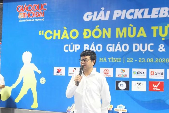 Ông Nguyễn Văn Dũng, Trưởng Văn phòng đại diện Báo GD&TĐ khu vực Bắc Trung Bộ phát biểu tại lễ khai mạc.