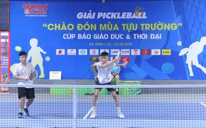 Các trận đấu sôi nổi diễn ra sau lễ khai mạc.