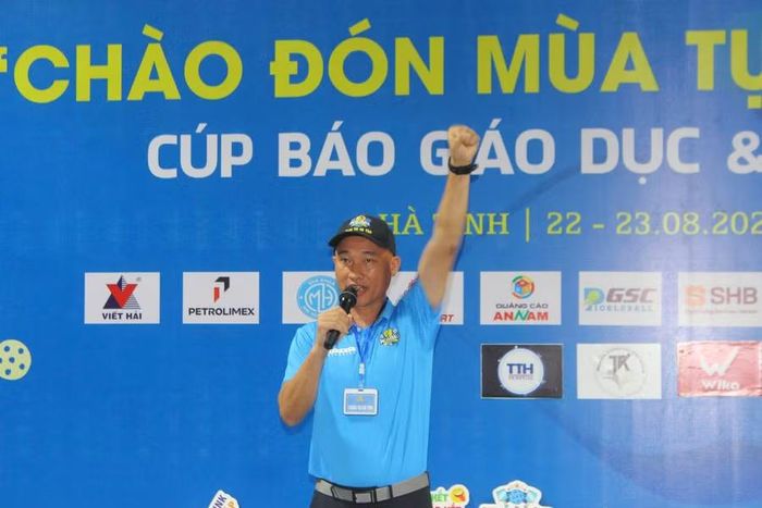 Đại diện VĐV và Tổ trọng tài tuyên thệ.