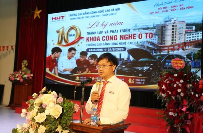 TS. Nguyễn Hữu Phú, Trưởng khoa Công nghệ Ô tô phát biểu.