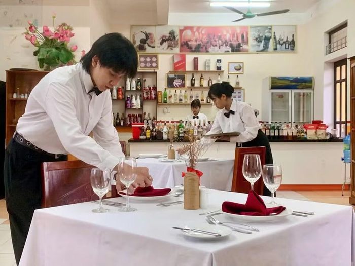 Nhiều học viên trưởng thành làm việc tại các Nhà hàng, khách sạn, resort lớn trong cả nước từ các lớp học nghề sơ cấp.
