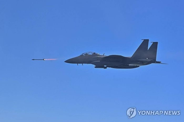 Hàn Quốc đã yêu cầu mua 103 tên lửa chiến thuật AIM-9X Sidewinder Block II từ Mỹ.