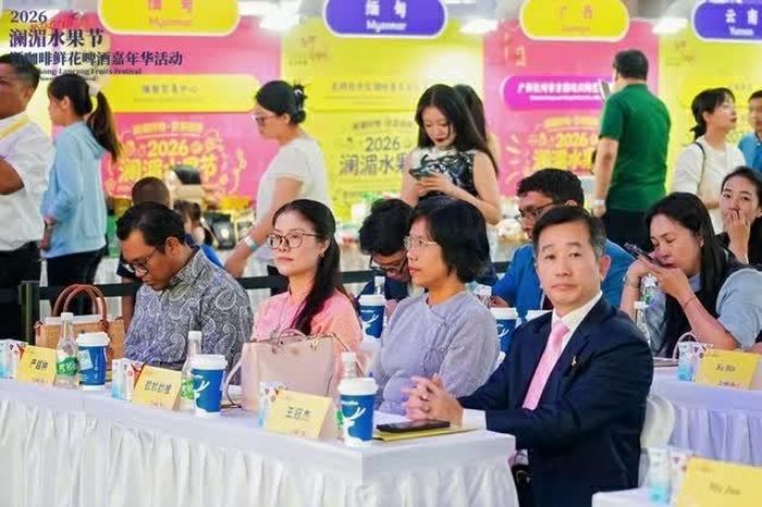 Tổng Lãnh sự Nghiêm Việt Chung tham dự Lễ Khai mạc.
