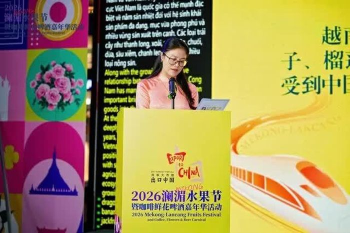 Tổng Lãnh sự Nghiêm Việt Chung phát biểu tại Lễ khai mạc.
