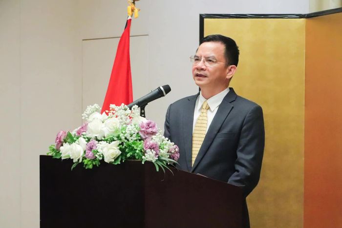 PGS. TS. Phạm Ngọc Thạch, Phó Hiệu trưởng Trường Đại học Hà Nội, phát biểu tại buổi lễ. (Ảnh: Trung Anh)