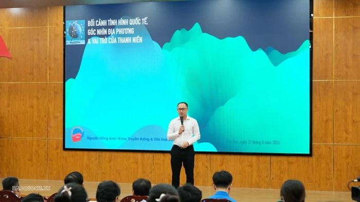 TS. Nguyễn Đồng Anh nhấn mạnh vai trò của thanh niên trong việc chủ động thích ứng với những biến đổi của thế giới và công nghệ. (Ảnh: Ngọc Anh)