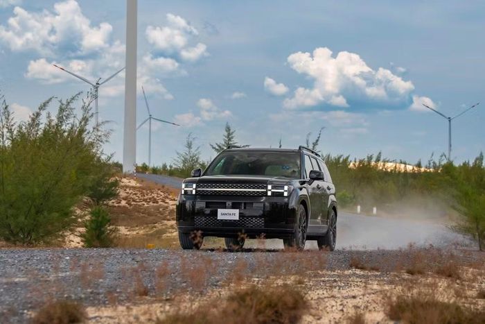 Mẫu xe Hyundai Santa Fe. Ảnh: HTV