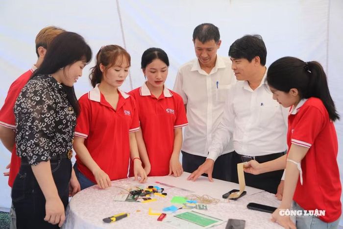 Cùng với đó, danh sách dự án, báo cáo tóm tắt và poster phải được công khai rộng rãi. Đơn vị thường trực sẽ công khai địa chỉ tiếp nhận phản ánh, kiến nghị liên quan đến tính nguyên gốc của dự án và thực hiện xác minh trong vòng 7 ngày làm việc.
