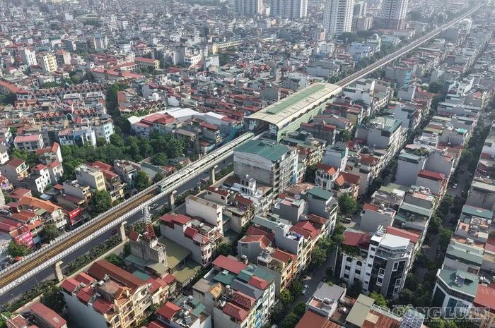 Đường sắt đô thị Cát Linh - Hà Đông ngày càng được nhiều người dân sử dụng, hướng tới phát triển giao thông công cộng văn minh, hiện đại.