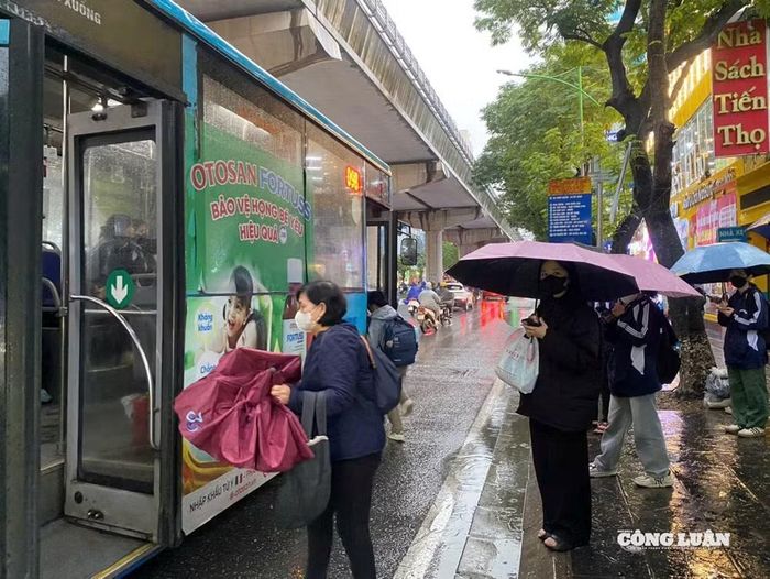Lên kế hoạch phục vụ tốt nhu cầu sử dụng phương tiện công cộng để đi lại của người dân Thủ đô dịp nghỉ lễ Quốc khánh 2/9 kéo dài 5 ngày.