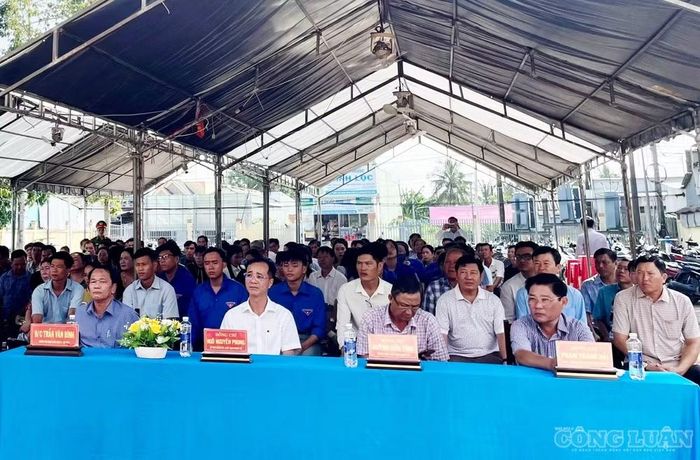 Các đại biểu tại phiên tòa giả định.