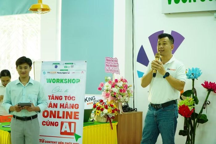 Ông Lê Sĩ Dũng chia sẽ tăng tốc bán hàng online cùng AI, từ sáng tạo nội dung đến chốt đơn thực chiến (Ảnh: Trí Trần)