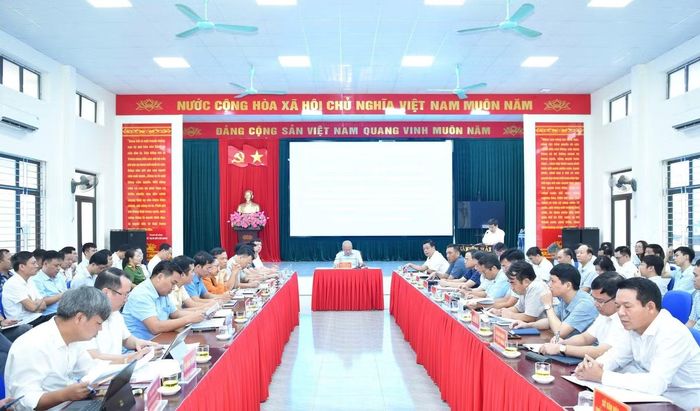 Ông Đỗ Thành Trung - Chủ tịch UBND TP Hải Phòng chủ trì buổi làm việc với 6 xã trong không gian Khu kinh tế ven biển phía Nam.