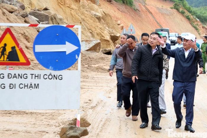 Trước đó, ngày 21/8, Phó Chủ tịch Thường trực UBND tỉnh Lâm Đồng Lê Trọng Yên đã đi kiểm tra một số vị trí sạt lở, có nguy cơ sạt lở trên tỉnh lộ 722, đoạn qua xã Đam Rông 3 và 4.