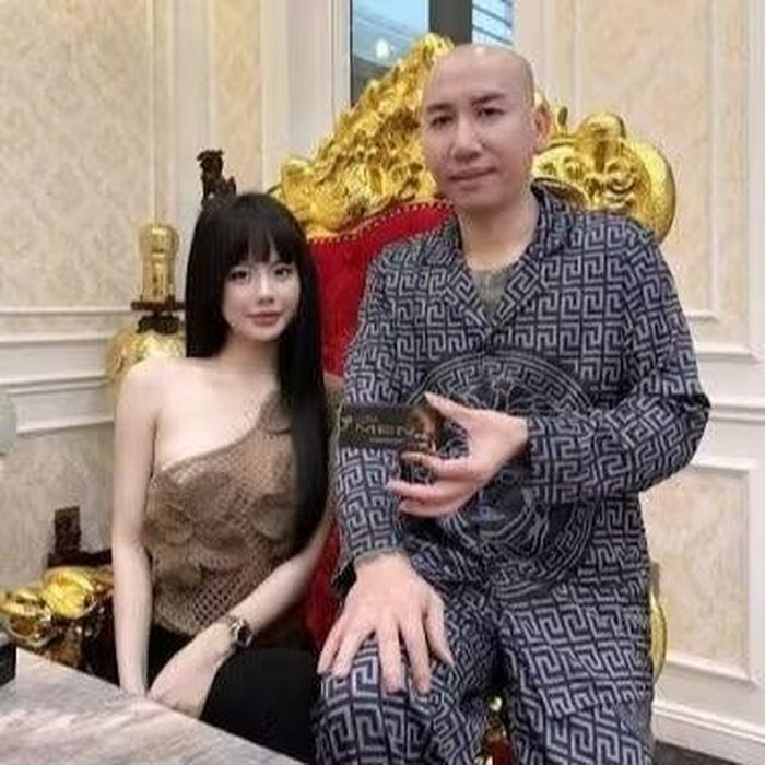 "Cô giáo Hương" cùng Phú Lê quảng cáo Loramen.