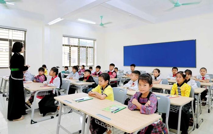 Lớp học Trường Phổ thông nội trú Tiểu học và Trung học cơ sở được đầu tư chất lượng, khang trang đáp ứng tốt nhu cầu dạy và học của học sinh.