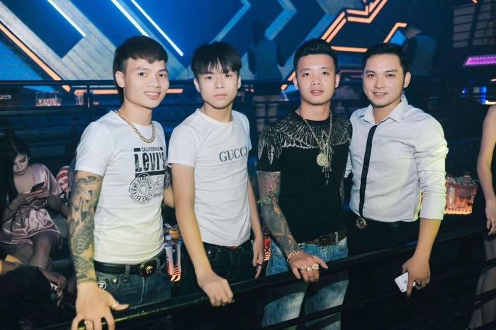 Phạm Tuấn đứng sau mọi video của Khá Bảnh.