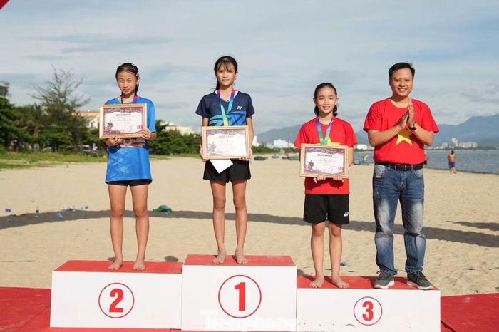 Các vận động viên đến từ các trường THCS trên địa bàn tranh tài.
