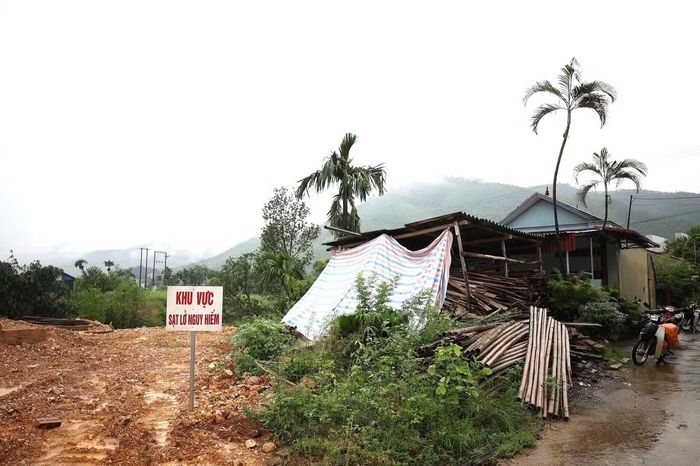 Mưa lớn những ngày qua đã gây sạt lở tại một số khu vực trên địa bàn xã Tu Vũ, tỉnh Phú Thọ.