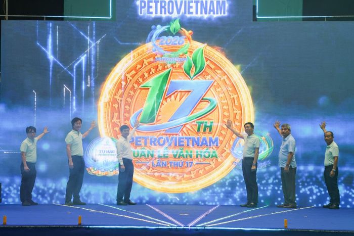 Các đại biểu thực hiện nghi thức khởi động các hoạt động của Tuần lễ Văn hóa PETROVIETNAM lần thứ XVII năm 2026.