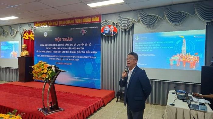 Đại diện PVEP - Th.S Nguyễn Ngọc Trung, Phó Giám đốc PVEP-NCS giới thiệu thực tiễn ứng dụng khoa học công nghệ, đổi mới sáng tạo và chuyển đổi số tại mỏ Đại Hùng.