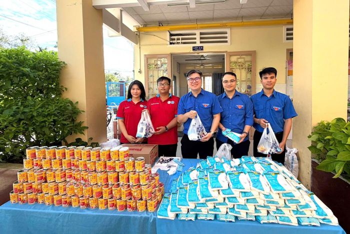 Đoàn cơ sở Công ty Quản lý Dự án khí tham gia hỗ trợ tại Ngày hội