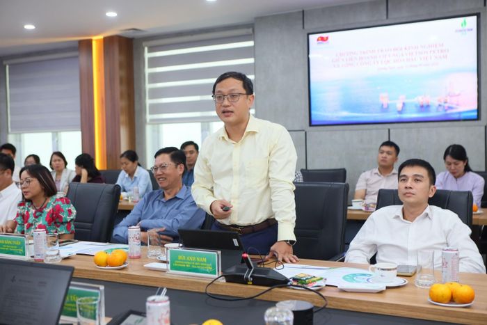 Đại diện các ban chức năng của BSR và Vietsovpetro trao đổi các vấn đề liên quan đến công tác quản trị nguồn nhân lực, văn hóa doanh nghiệp.