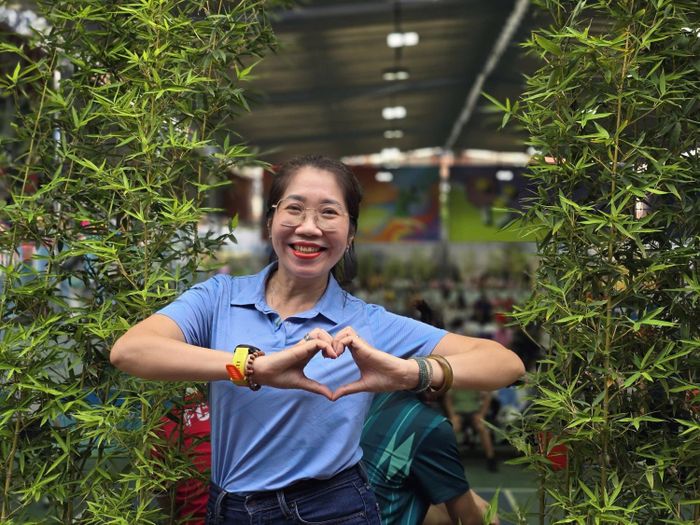 Chị Huỳnh Mỹ Hạnh tham gia thi đấu môn điền kinh tại Hội thao