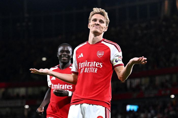 Vẻ mặt mãn nguyện của thủ quân Arsenal