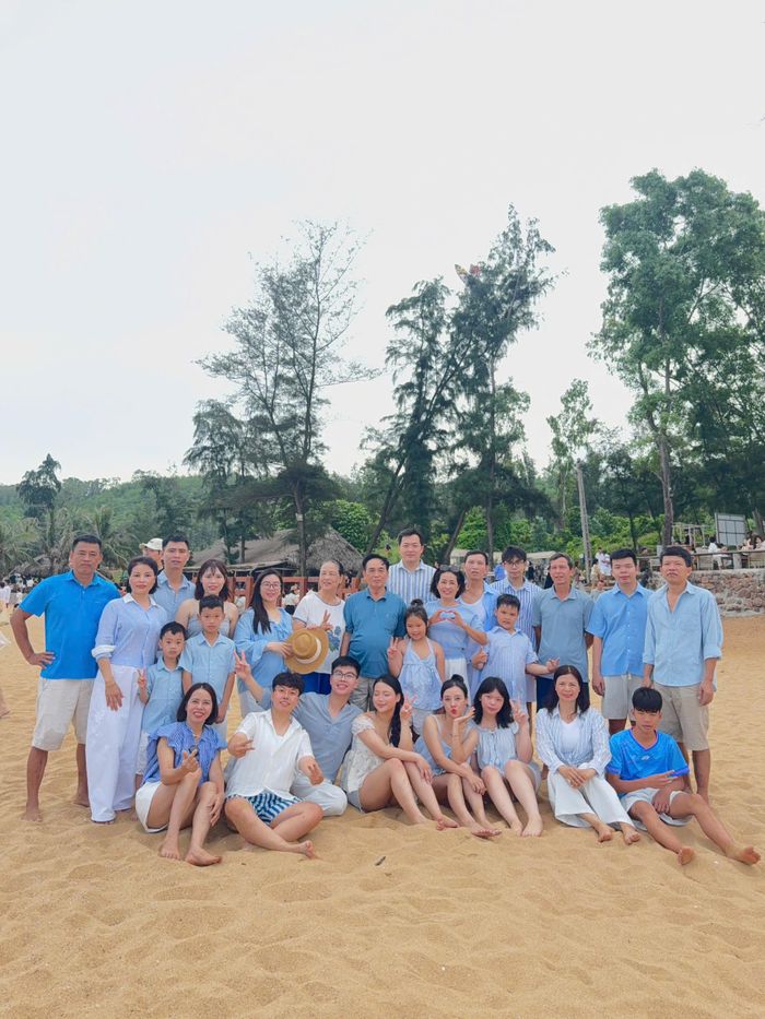 Đại gia đình 26 người của Hoa chụp hình ở Nghi Sơn