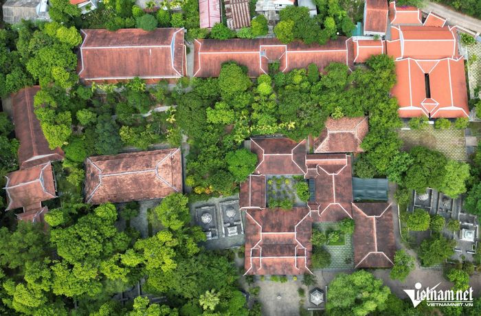 Chùa được xây dựng theo lối kiến trúc chữ Khẩu. Trong đợt đại trùng tu năm 1894-1895, chùa được làm thêm tiền đường, nhà khách, nhà hậu; đến năm 1931 tiếp tục được trùng tu, bổ sung một số hạng mục.